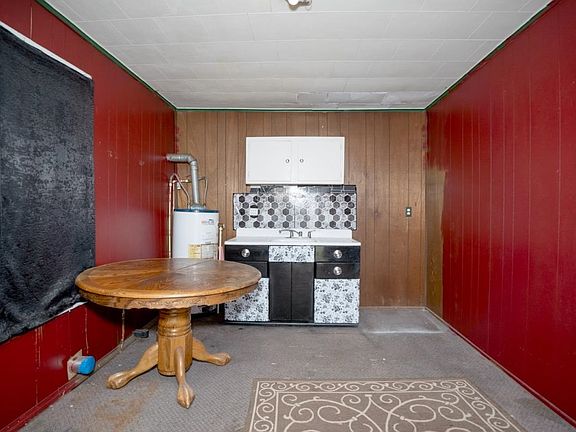 3rd image of 159 E 3rd Ave