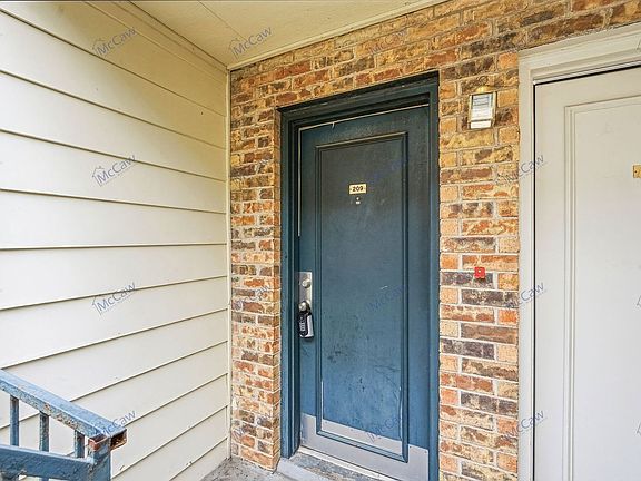 3rd image of 9520 Royal Ln APT 209