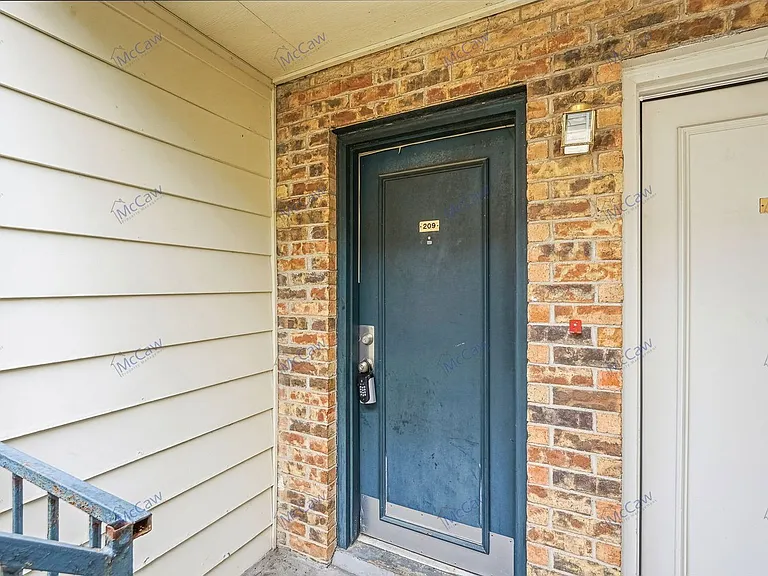 9520 Royal Ln #209 — Photo 3