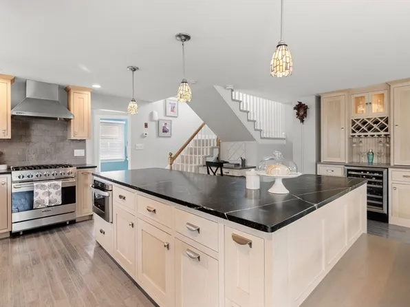 12 53rd St, Newburyport, MA 01950