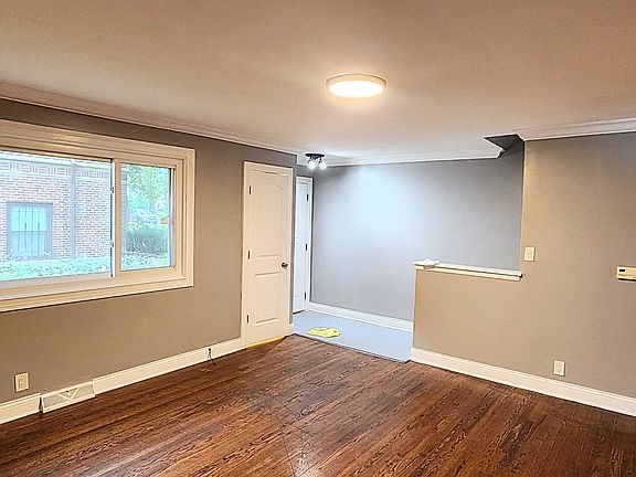 4th image of 1221 Mulford St
