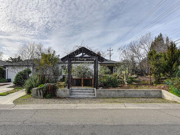 2nd image of 1661 La Playa Way