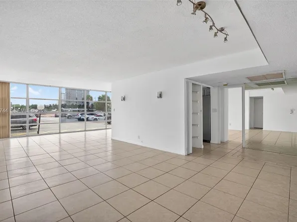 2000 Atlantic Shores Blvd APT 120, Hallandale, FL 33009