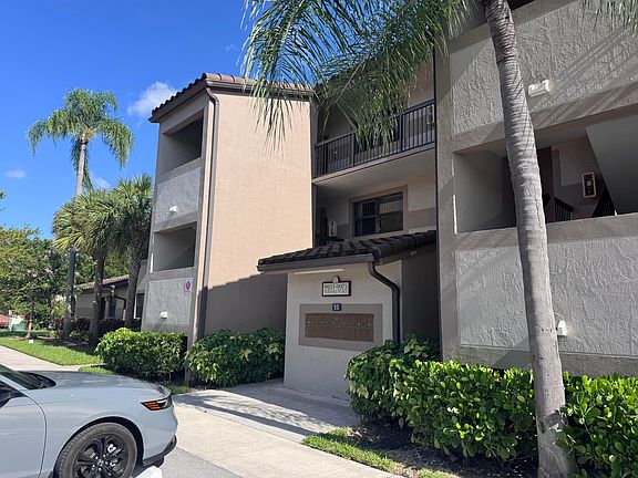 2nd image of 9957 Nob Hill Pl #9957