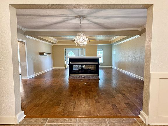4th image of 1106 Russell Ave
