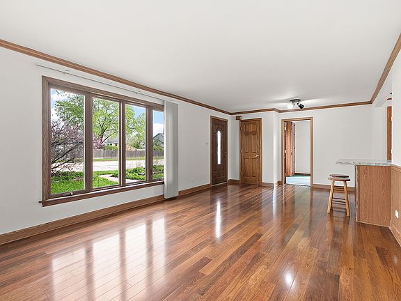 3rd image of 6901 167th St