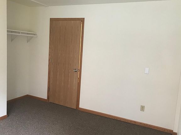 Bedroom / Bedroom closet