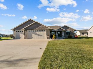 2712 W Fallen Oak Dr, Appleton, WI 54913