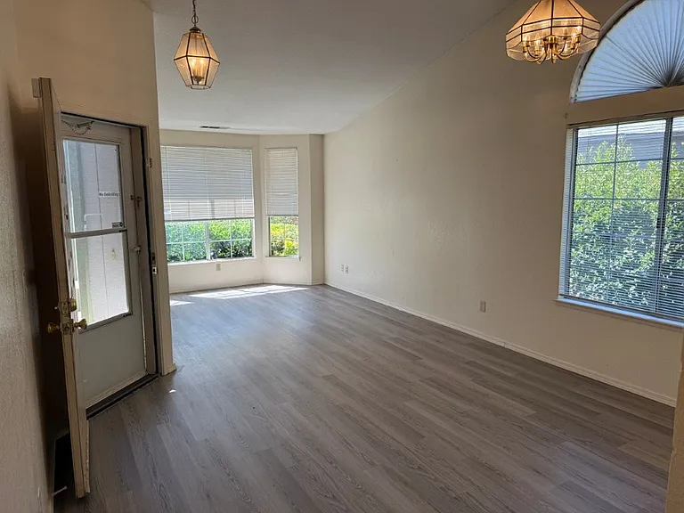 237 Sunridge Way — Photo 11