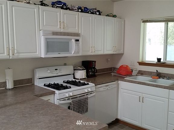 3rd image of 6006 6008 115th Street E