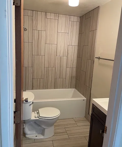 1552 Ferry St #6 — Photo 3