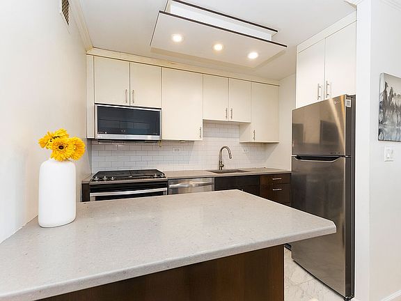 3rd image of 75 Henry St APT 16F