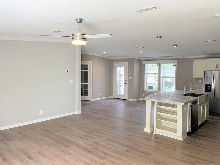 1077 Cloverleaf Cir #1077 — Photo 17