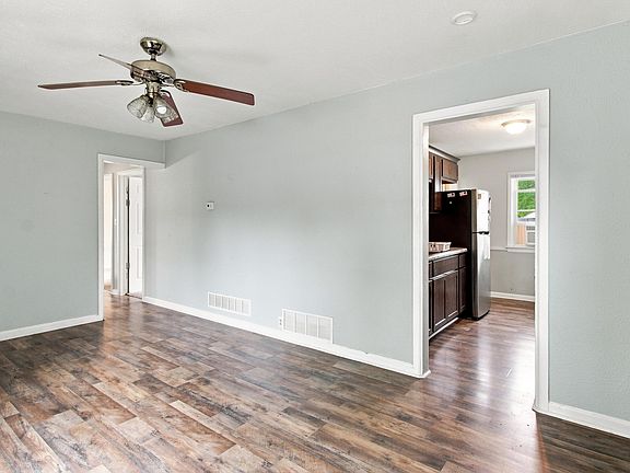 3rd image of 1826 Miller Dr