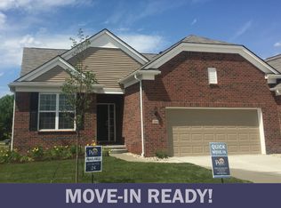 284 Trimble St, Lake Orion, MI 48360