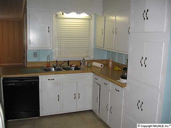 3rd image of 1306 Bellevue Dr