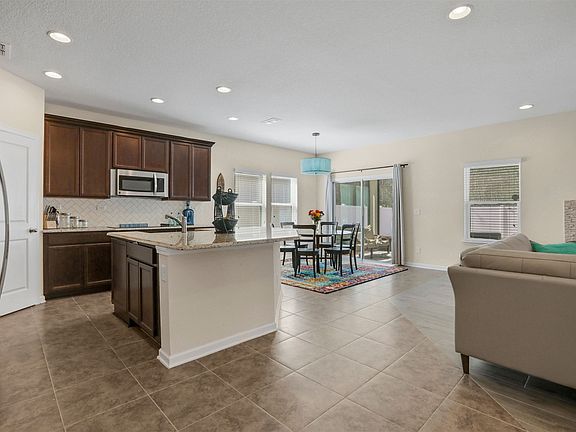 4th image of 97150 Harbor Concourse Cir