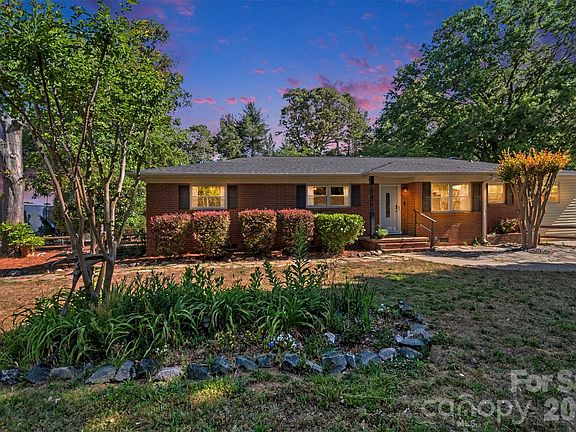 2nd image of 738 Edgemoor Dr