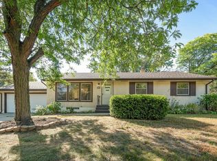 346 County Road B2 W, Roseville, MN 55113