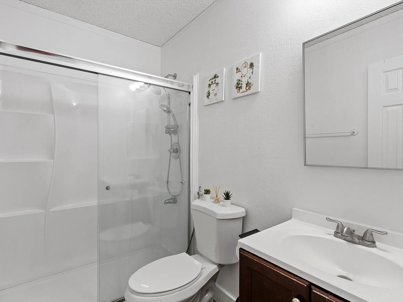 4 bed, 3.0 bath, 2092 sqft, $797 — Photo 4