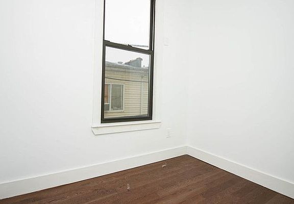 4th image of 33 Buffalo Ave APT 2L