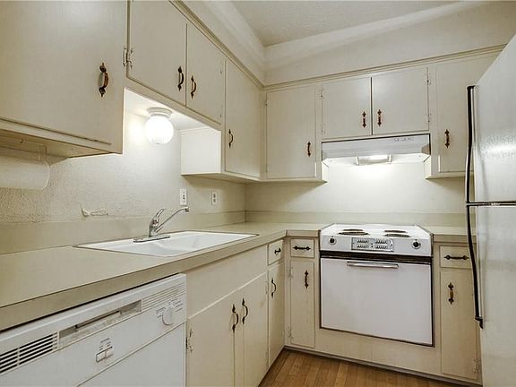 5th image of 4206 Newton Ave #208