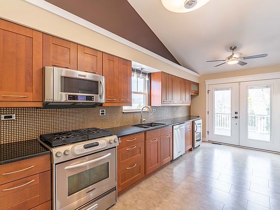 3rd image of 3640 Gatewood Ln