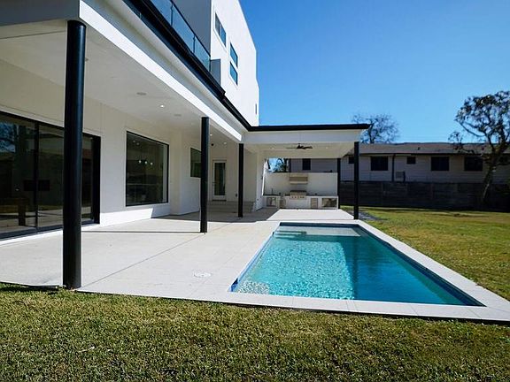 4th image of 3308 N Macgregor Way