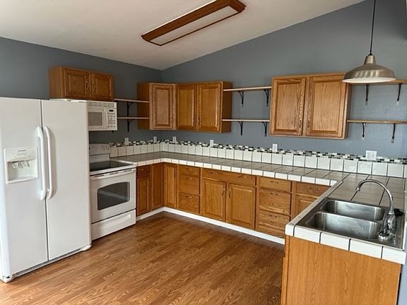 3rd image of 628 S Blakeland Ct