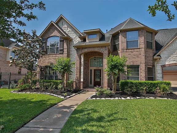 The Stone and Brick combo on this 5 Bedroom, 3-1/2 Bath Home is very stunning.
