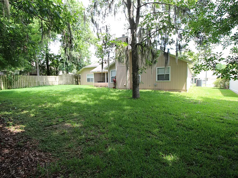S7713-23 - Backyard