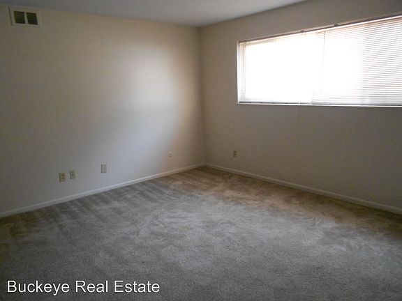 3rd image of 773 Riverview Dr APT B