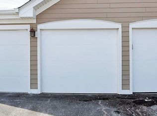 236 Deerpath Ct UNIT B1, Schaumburg, IL 60193