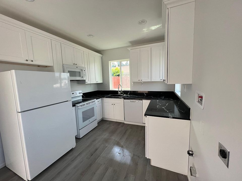 1st image of 11848 163rd St