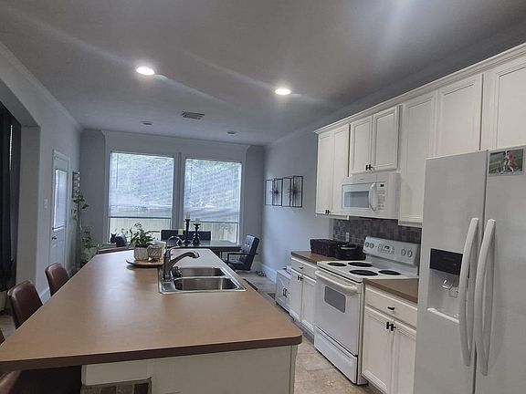 5th image of 42 E Burberry Cir