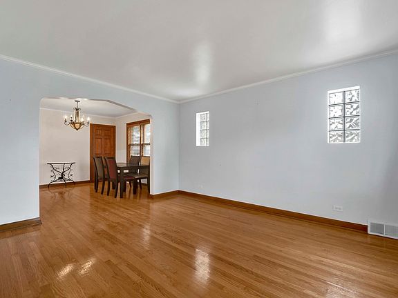 4th image of 2623 N Melvina Ave