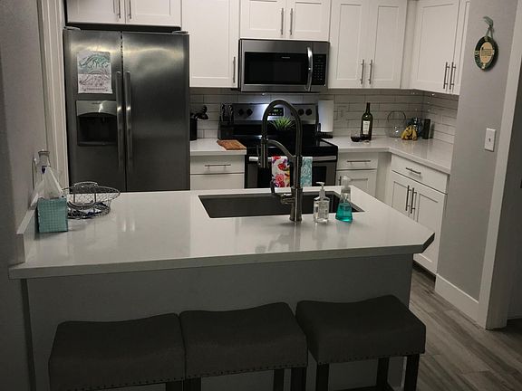 Kitchen - stools included in rental