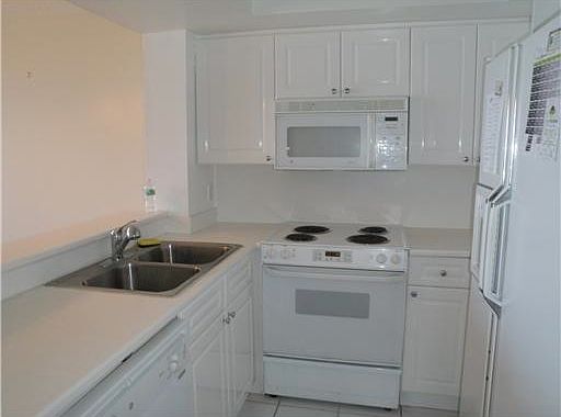 3rd image of 1800 Sunset Harbour Dr #909