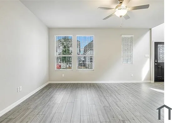 2612 Gateway Ave — Photo 4