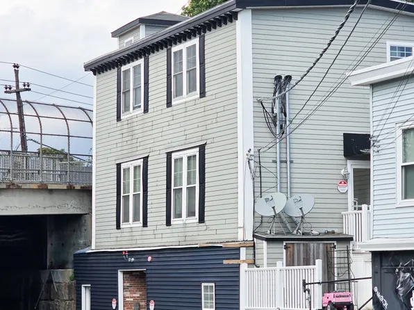 213-215 Burrill St, Swampscott, MA 01907