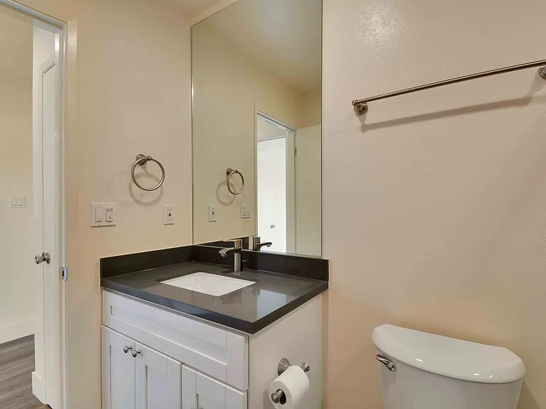 1140 E22nd Street — Photo 14