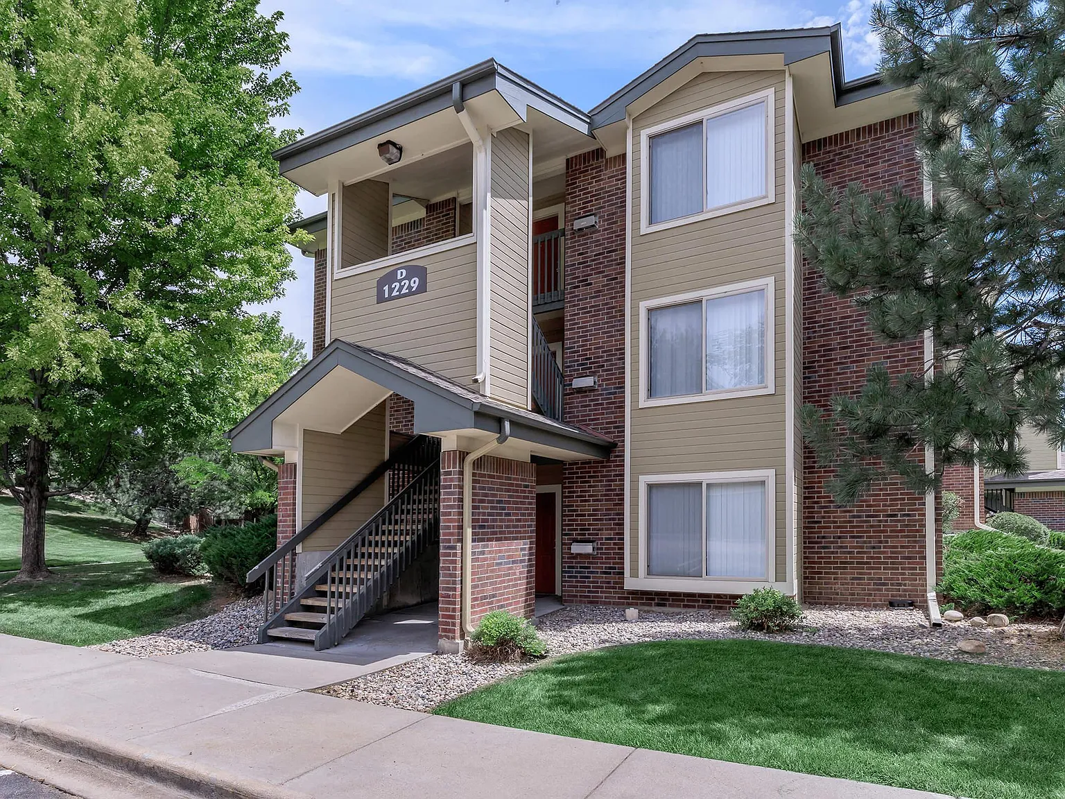 The Buttes Apartments — Photo 2