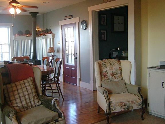 kitchen to dining room