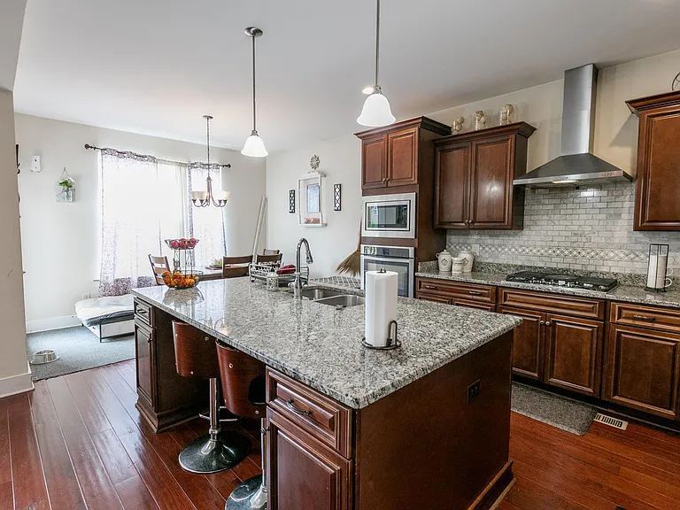 726 Newcomb St — Photo 13
