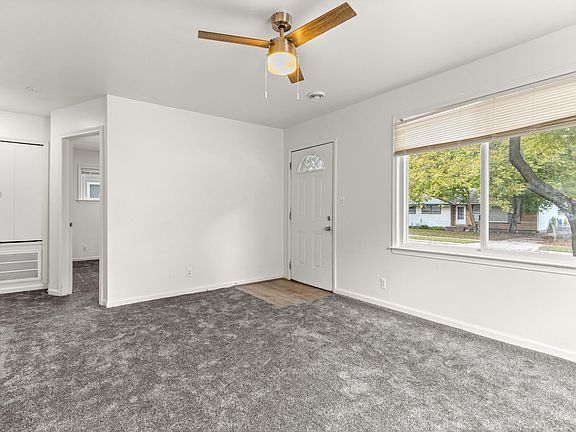3rd image of 25615 Dartmouth St