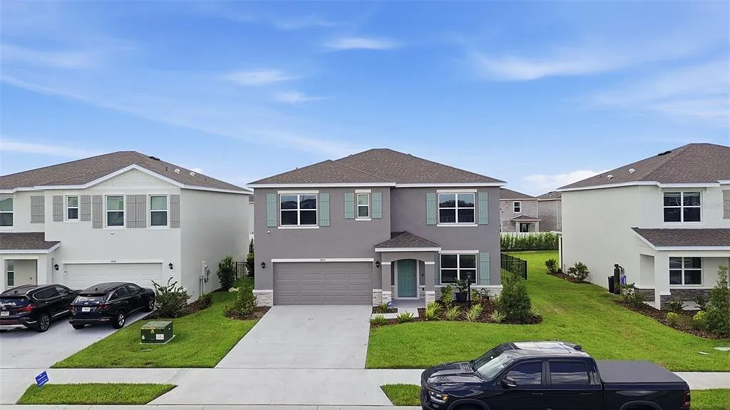 5 bed, 3.0 bath, 2605 sqft, $4,400 — Photo 1