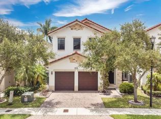 10574 NW 70th Ln, Doral, FL 33178