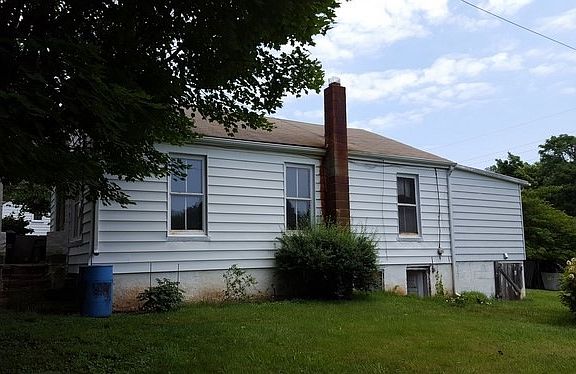 3rd image of 4301 Palmer Ave NE