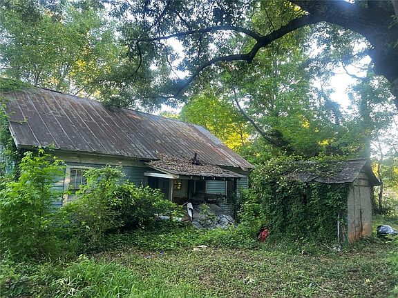 2nd image of 5884 Rockbridge Rd