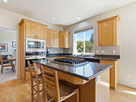 4th image of 15946 SE Henderson Way